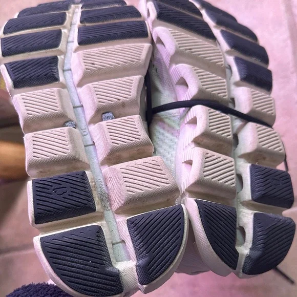 On Running Women's Athletic Shoes - White - Picture 6 of 6